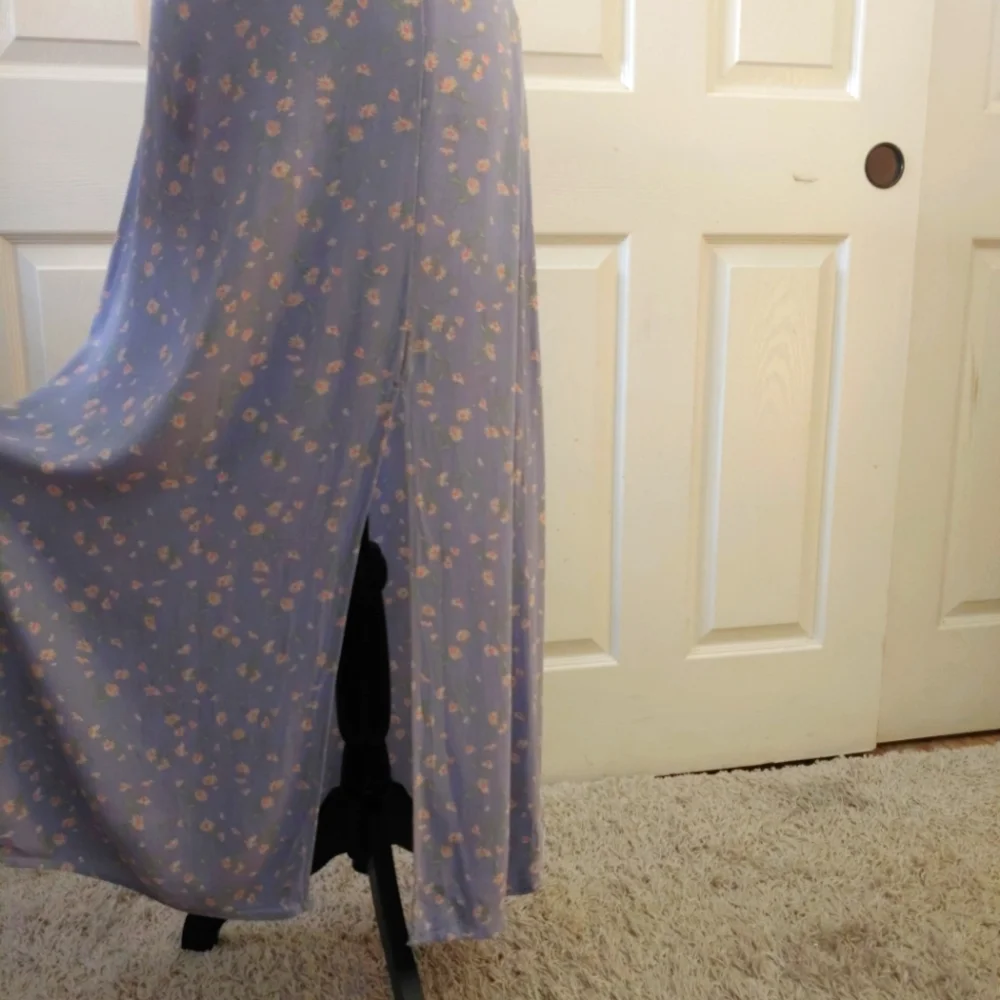 American Eagle Floral Pale Lavender Maxi Skirt With Slit Women's Size Medium - Picture 2 of 6